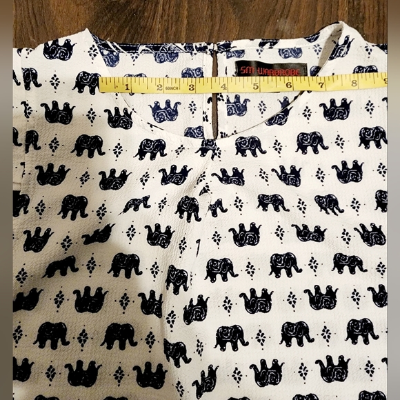 WOMEN'S SM WARDROBE ELEPHANT BLOUSE WOMEN'S SIZE: S COLORS: WHITE & NAVY BLUE - Picture 5 of 7